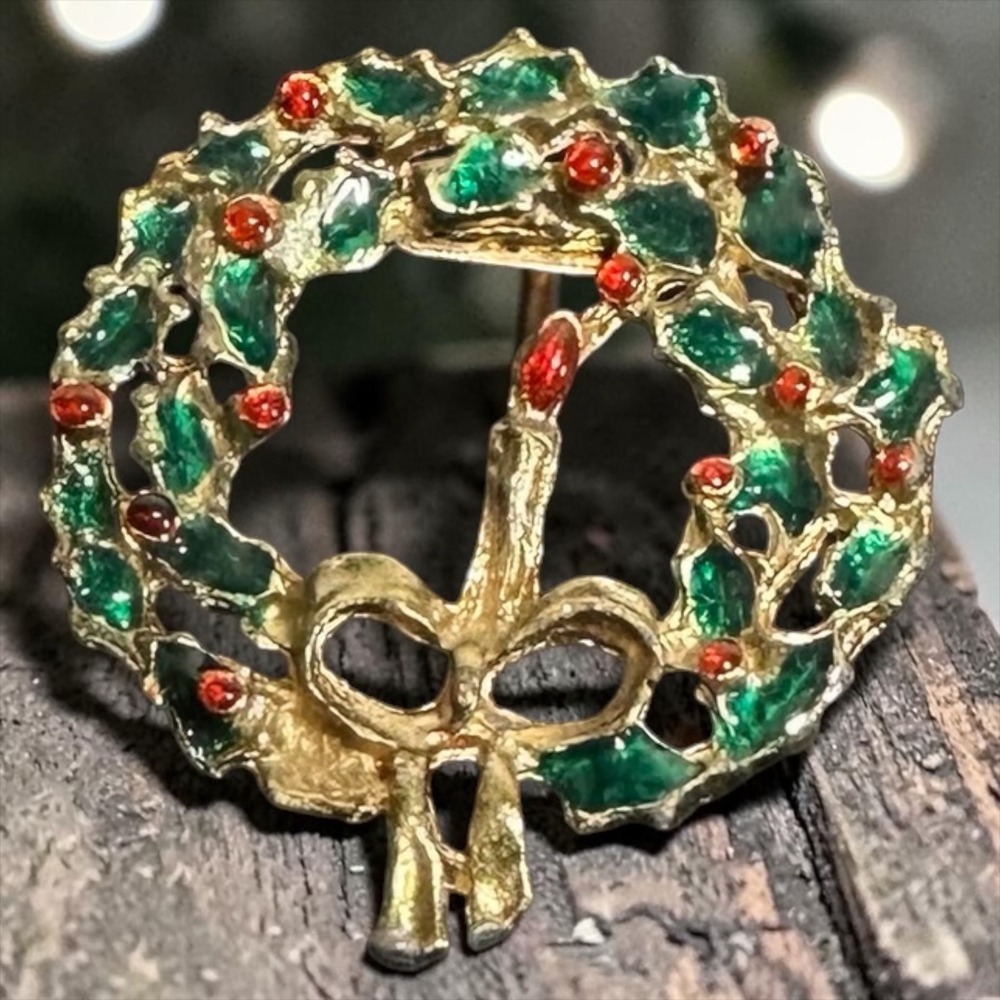 Christmas‎ Wreath Brooch Gold Tone Green Red Enamel Holly Pin